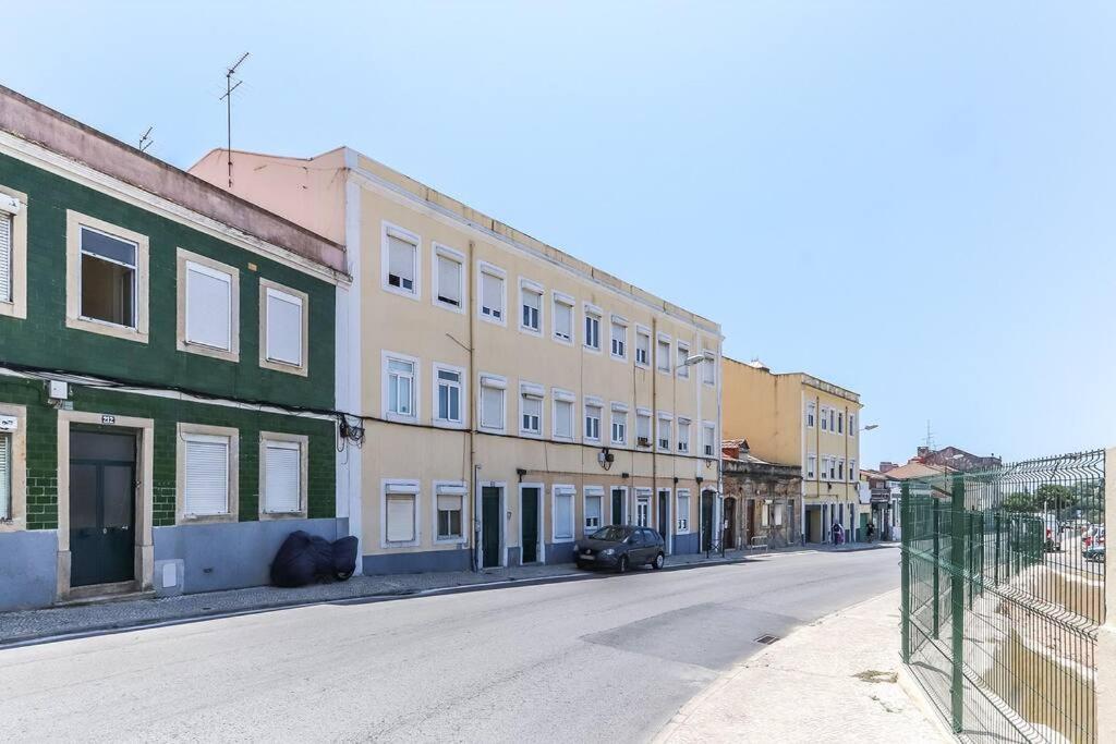 Vita Portucale ! Bright Campo Ourique W/ Terrace Lisboa Eksteriør billede